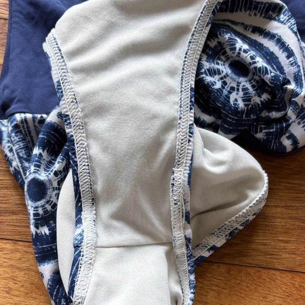 Roxy Navy Rash Guard / One piece Swimsuit - Picture 13 of 13